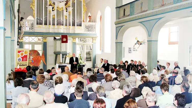 Ökumenischer Gottesdienst am 13.06.2011 anl. 800 Jahre Büttelborn, Klein-Gerau und Worfelden - Laudatio Bürgermeister Horst Gölzenleuchter (vor Altar)