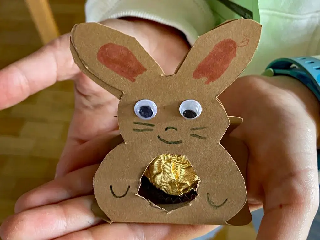 Bastelarbeit bei der KinderKirche Burgholzhausen.