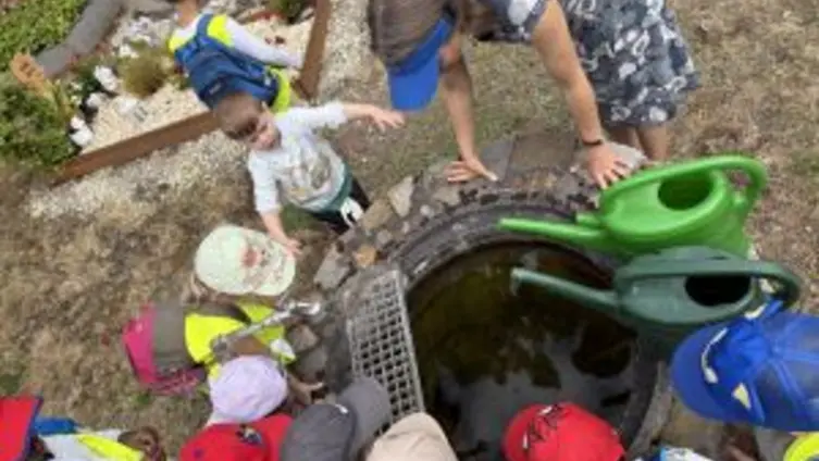 Die Kindergartenkinder unternahmen eine Wanderung am Rhein entlang über die Martinskapelle, Spielplatz und über den Ameisenweg wieder in die KiTa.