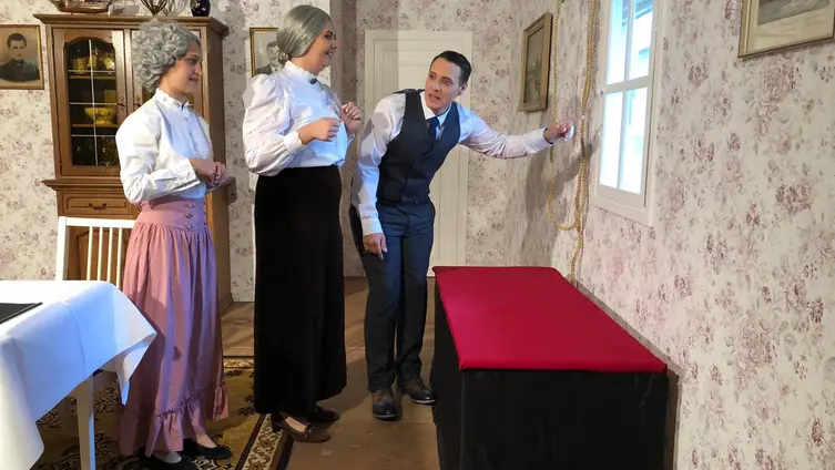 Arsen und Spitzenhäubchen 2023