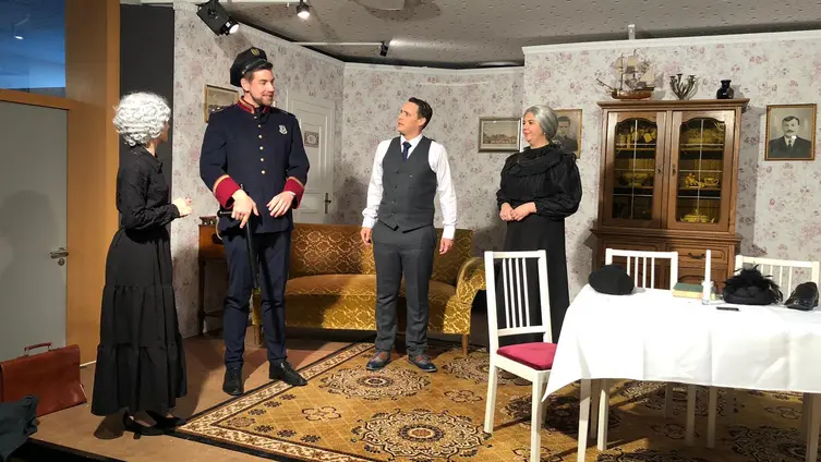 Arsen und Spitzenhäubchen 2023