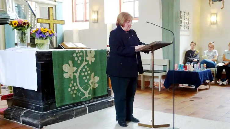Gottesdienst mit Amtseinführung von Pfarrerin Beate Schwenk - Heidemarie Ludolf