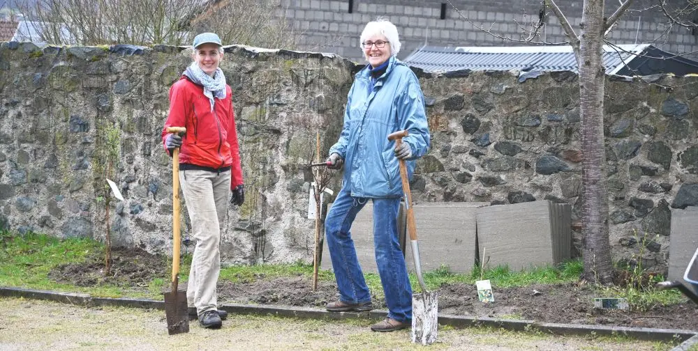 Pflanzaktion auf dem Friedhof