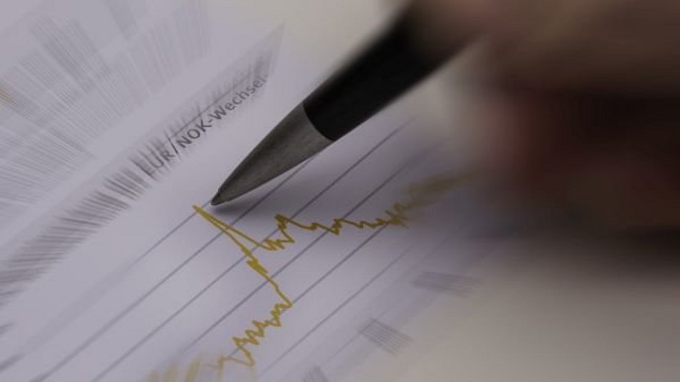 Stift zeichnet eine Datenkurve
