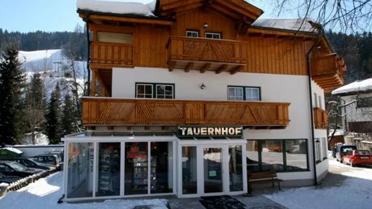 Chalet mit Buchladen