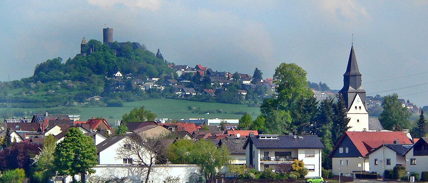 Blick über Heuchelheim auf den Gleiberg
