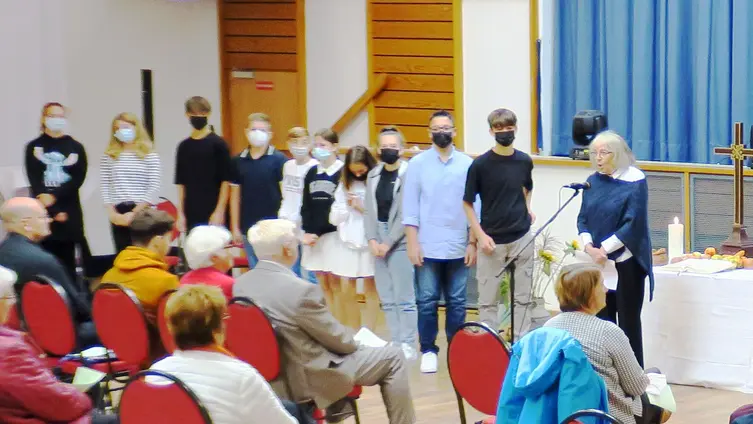 Gottesdienst zum Erntedank mit Begrüßung und Vorstellung der Konfirmandinnen und Konfirmanden am 03.10.2021 im Volkshaus