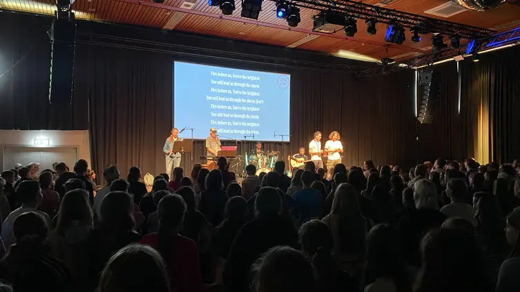Jugendgottesdienst Samstag Stadthalle