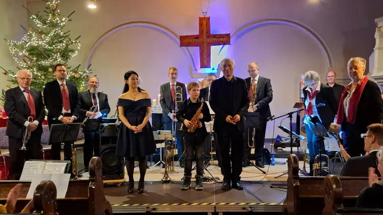 Eine Aufnahme des weihnachtlichen Konzertes unseres Posaunenchores in der Markuskirche im Jahr 2024.