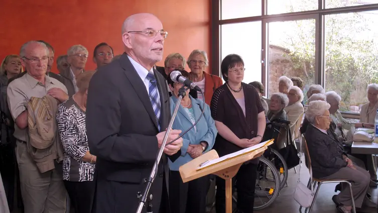 Bürgermeister Horst Gölzenleuchter grüßt von der Gemeinde