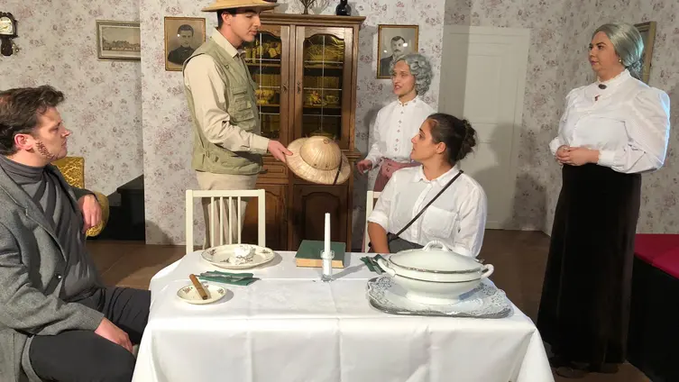 Arsen und Spitzenhäubchen 2023