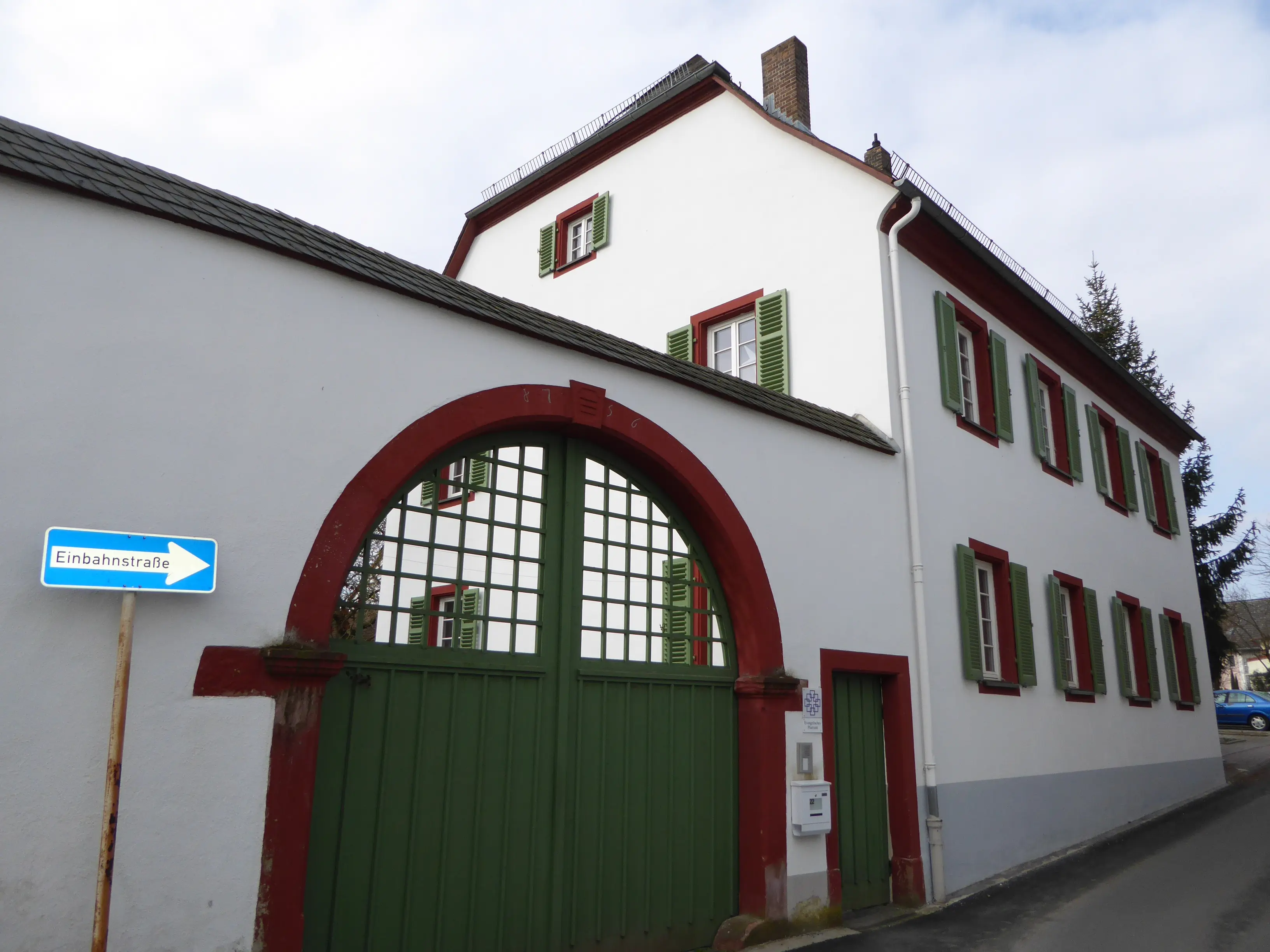 Pfarrhaus mit Hoftor