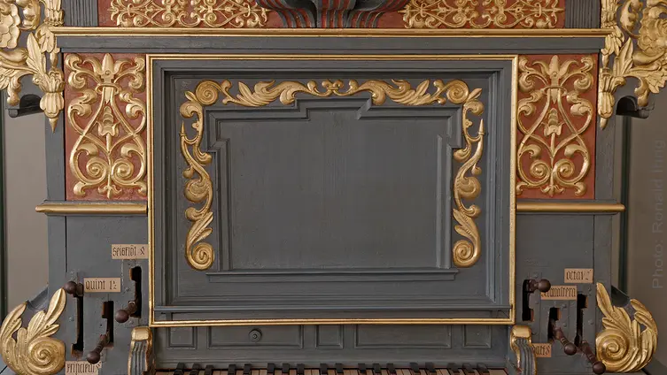 Knauth-Orgel von 1623/24 in der historischen Fachwerkkirche Worfelden von 1696