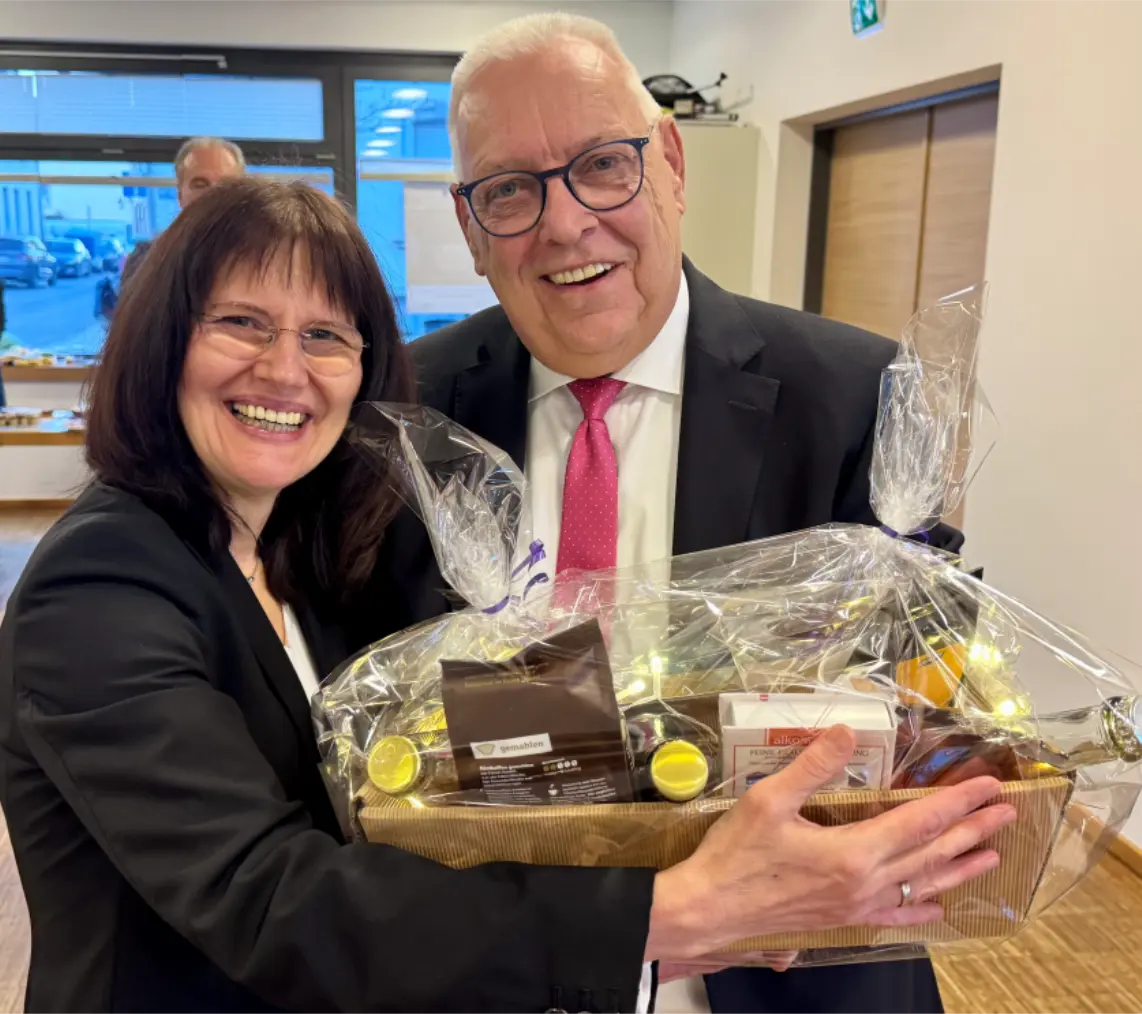 Dieter Ahlers heißt Inghild Klodt willkommen