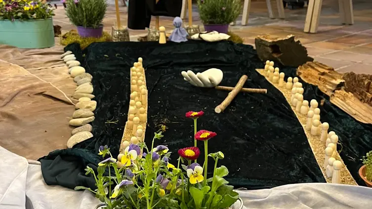 Die Fotos zeigen Ausschnitte des Osterfamiliengottesdienstes in der Barbarakirche.