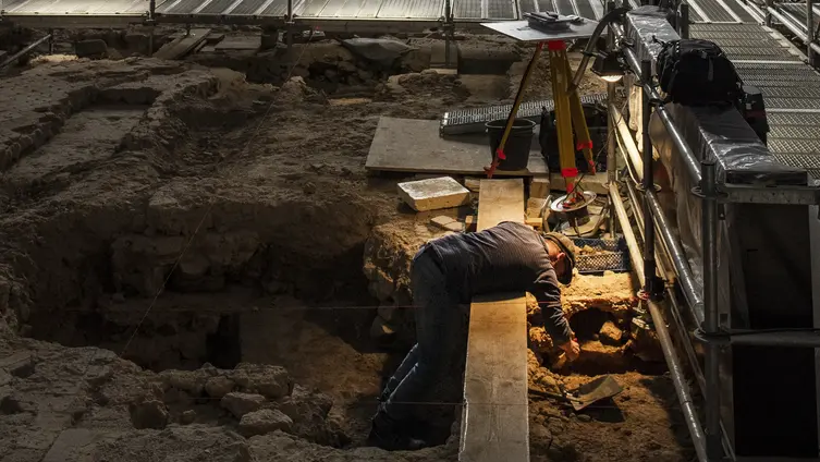 Grabung im Mittelschiff