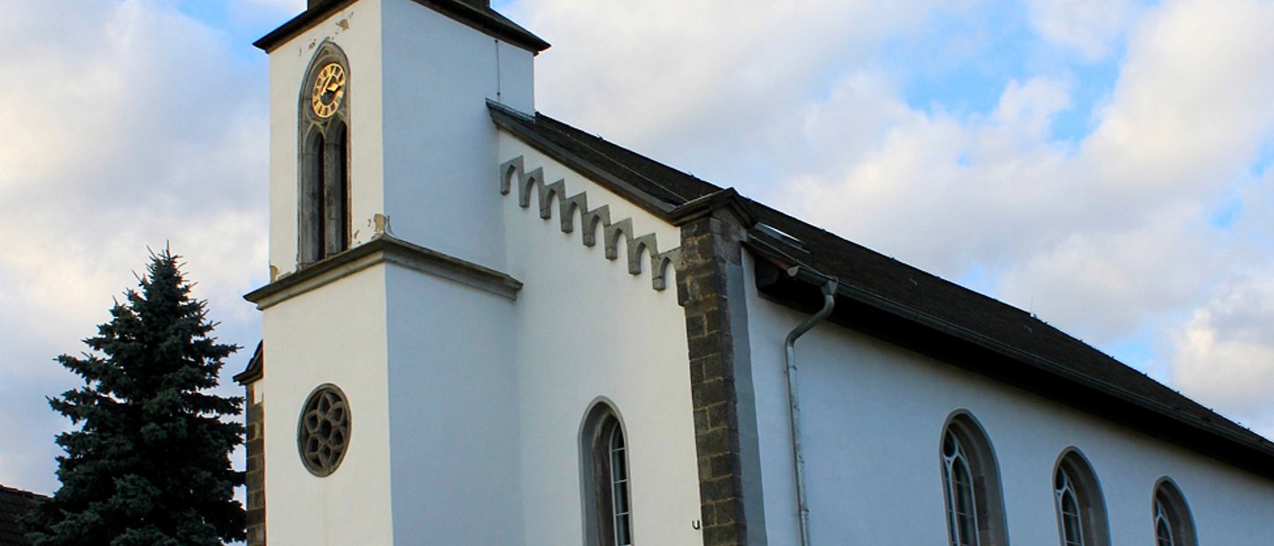 Aufnahme der Kirche der Gemeinde Röthges