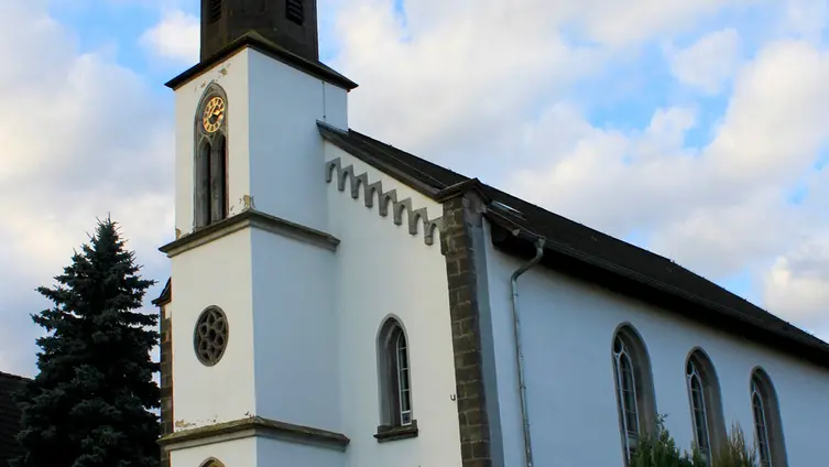 Aufnahme der Kirche der Gemeinde Röthges