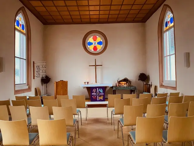 Innenansicht des Gebetsraums im Dillinger Dom.