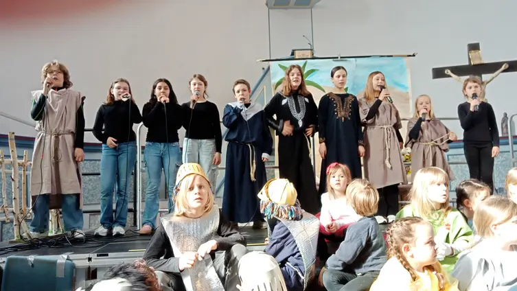 Die großen Chorkinder in Aktion