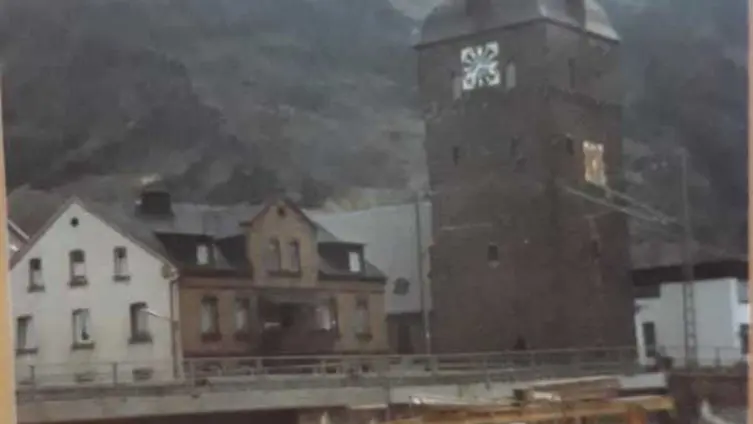 Die Texte und Fotos beruhen auf der "Besonderen Lernleistung - Geschichtsrezeption im digitalen Zeitalter: histocaching" als neue Form der Vergangenheitsbegegnung am Beispiel der Braubacher Barbarakirche." von Tobias Metz.