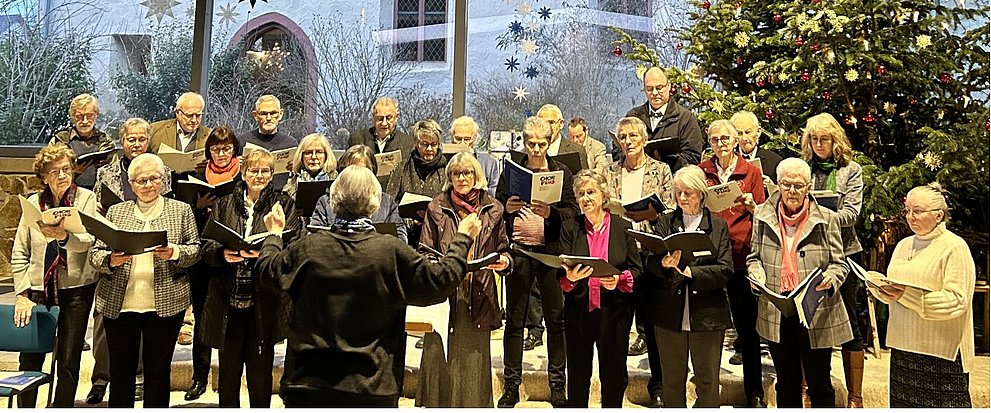 Der Kirchenchor mit Heike Becker im Weihnachtsgottesdienst