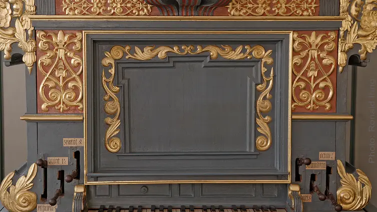 Knauth-Orgel von 1623/24 in der historischen Fachwerkkirche Worfelden von 1696