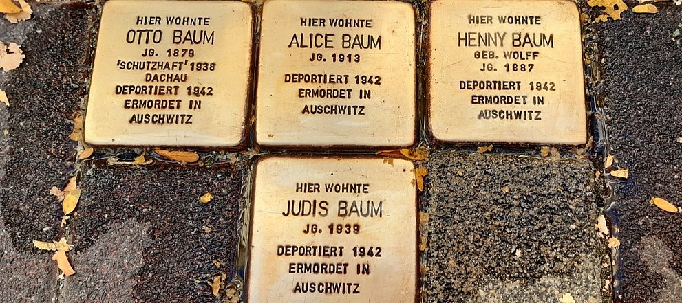 Vier Stolpersteine der Familie Baum