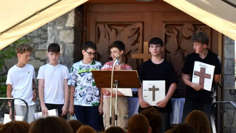 Gute Tradition: beim Gemeindefest stellen sich alljährlich die neuen Konfirmandinnen und Konfirmanden vor, die im kommenden Jahr an Pfingsten eingesegnet werden