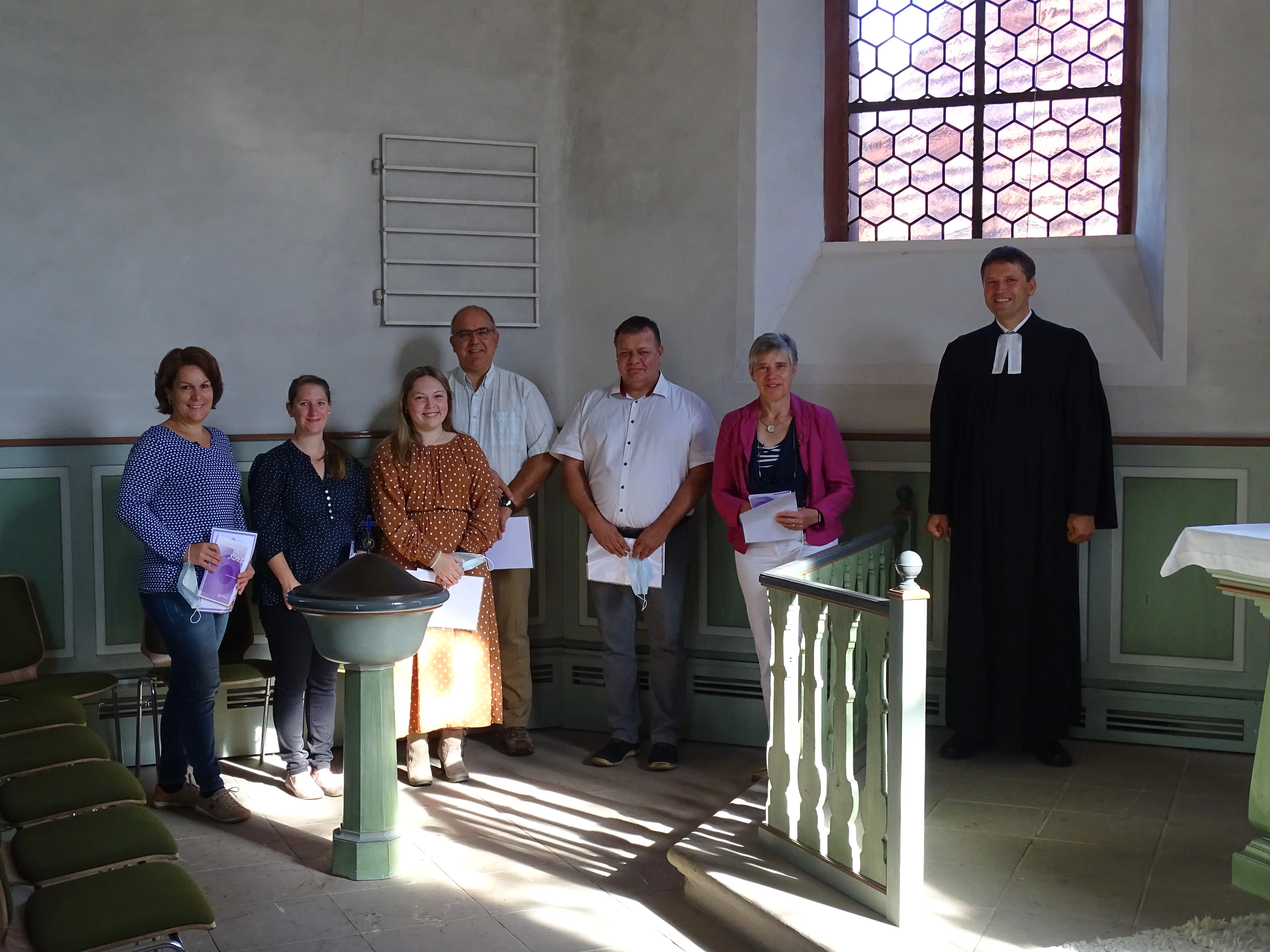 Gruppenbild des Kirchenvorandes der evang. Kirchengemeinde Monzernheim