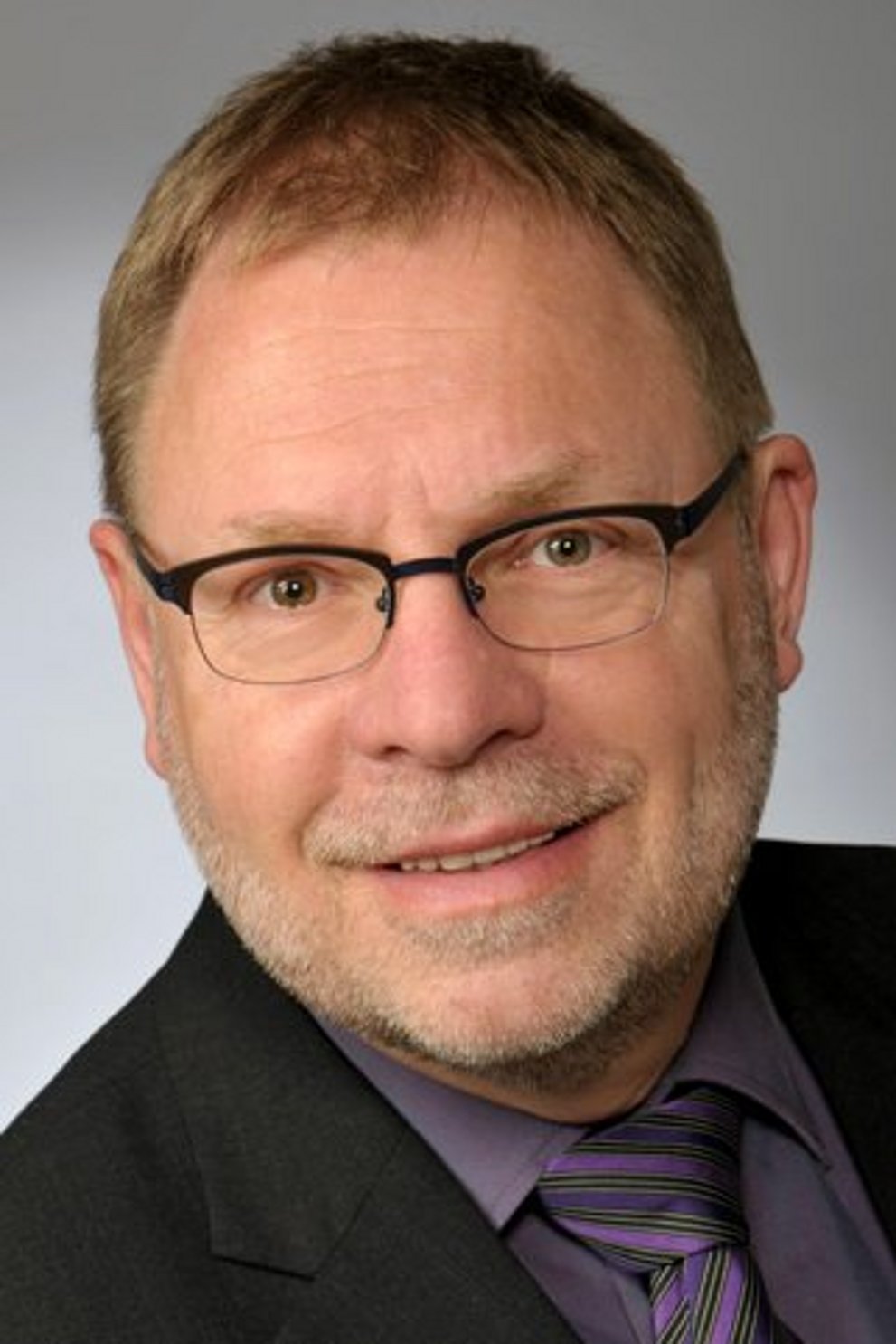 Dekan Klaus Schmid (Porträtfoto)