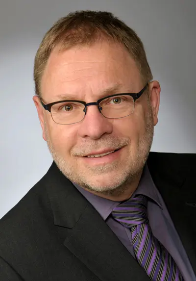 Dekan Klaus Schmid (Porträtfoto)