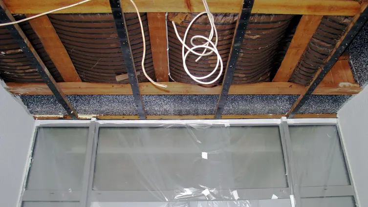 Deckenbereich vor der Eingangstür