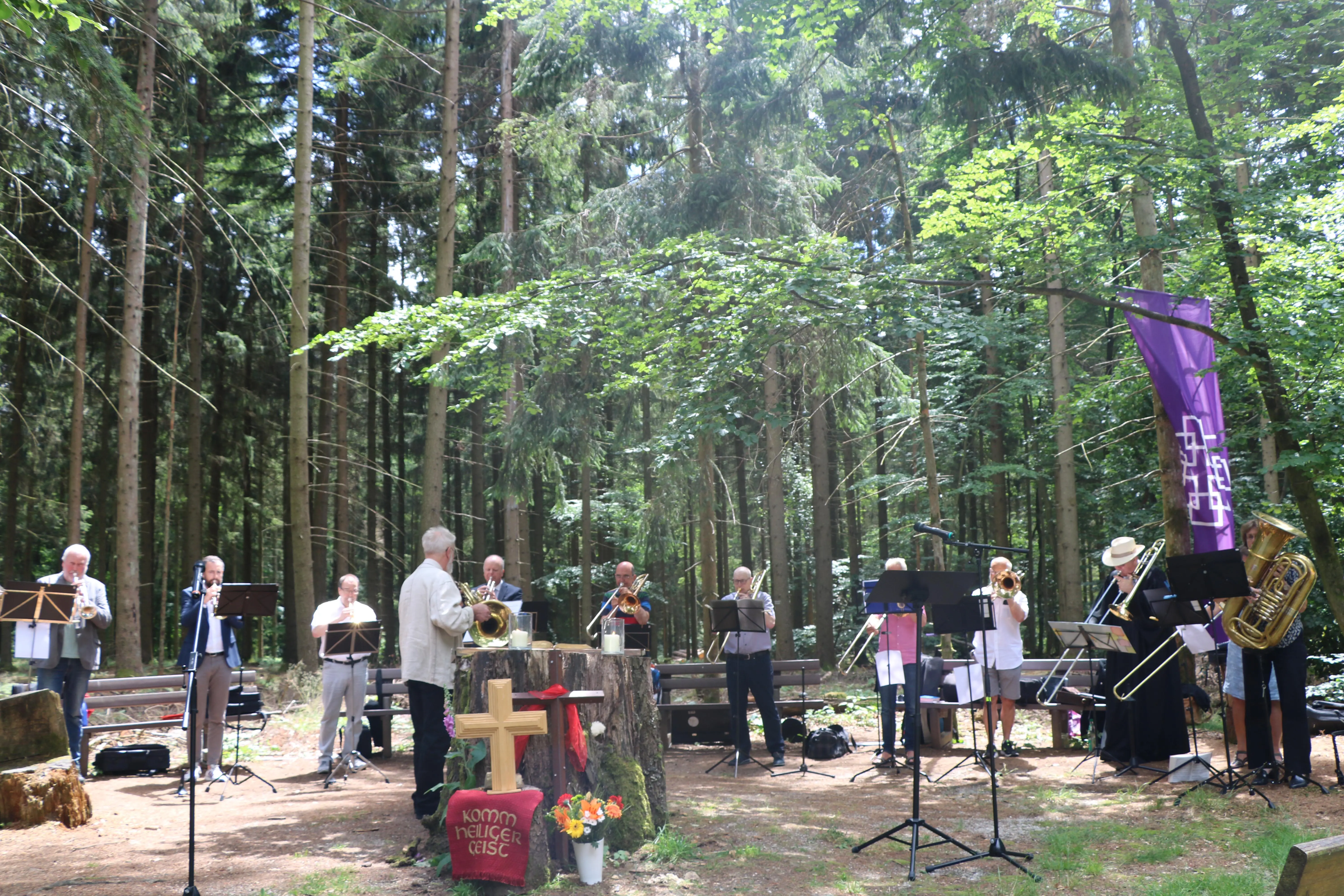 Gottesdienst zur Verabschiedung des Pfarrerehepaars Gengenbach am Glaskopf. Zu sehen ist der Posaunenchor