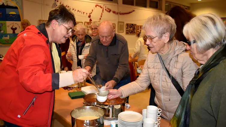 Erdnusssuppe oder Reisgerichte – viel Leckeres nach nigerianischen Rezepten gabs nach dem Gottesdienst im Gemeindehaus in der Wagnerstraße zu kosten