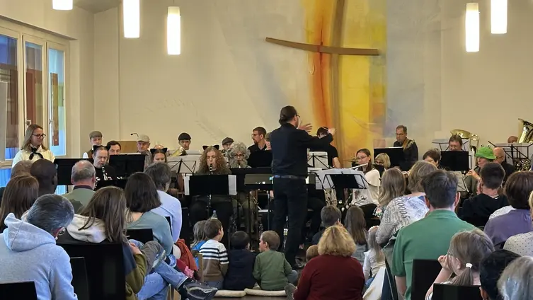 Das Orchester der Harmonie Herrnsheim spielt Peter und der Wolf. 