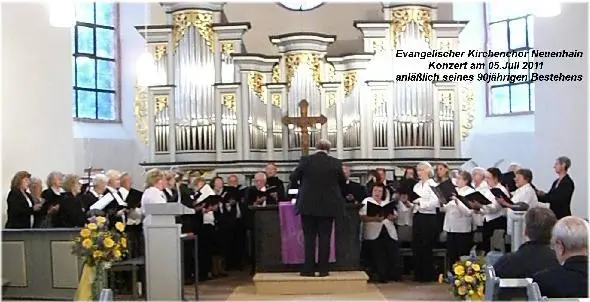 Bild des Kirchenchores in der Kirche in Neuenhain beim Konzert 2011