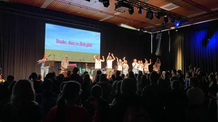 Jugendgottesdienst Samstag Stadthalle