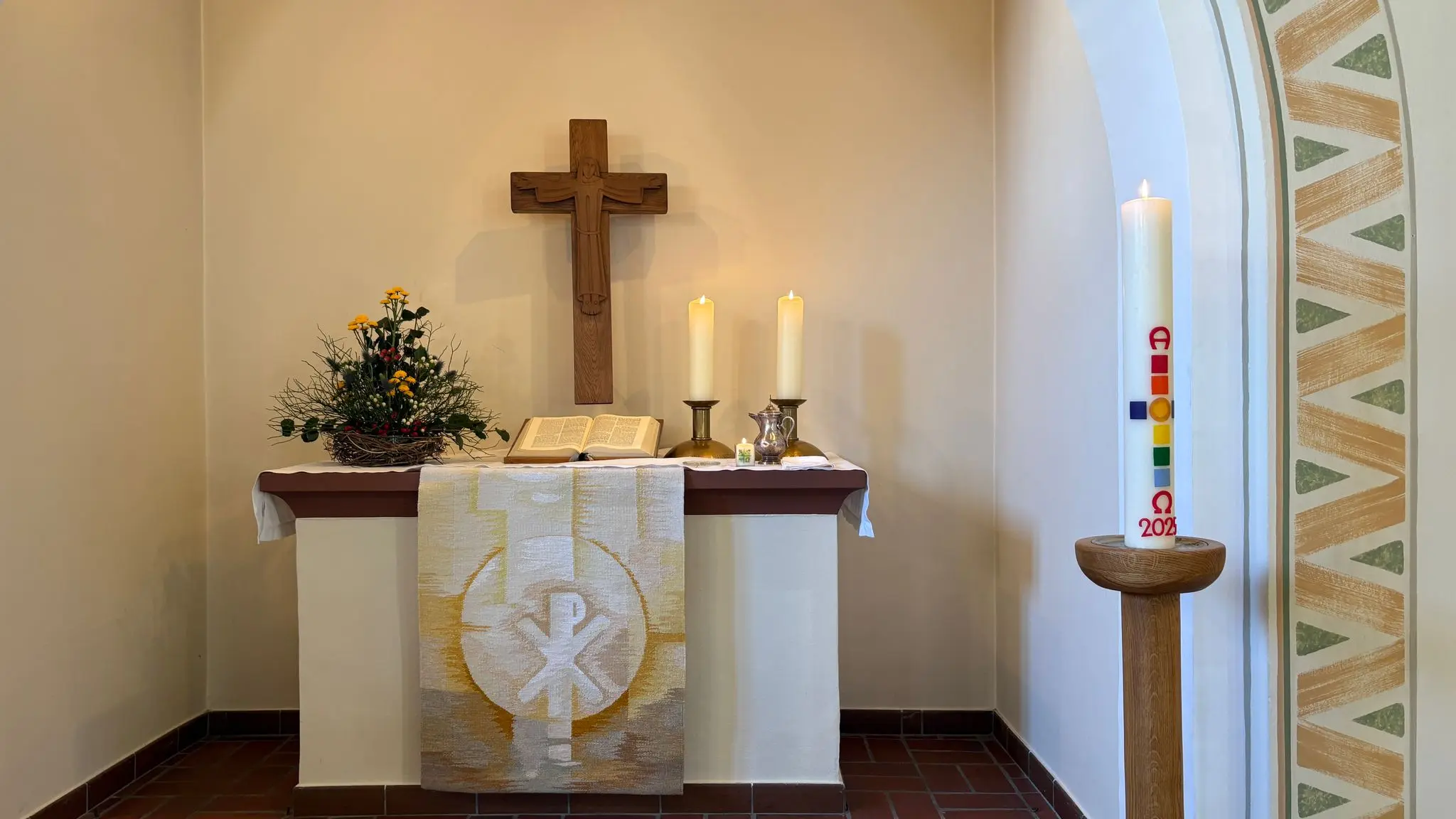Osterkerze 2025 & Altar