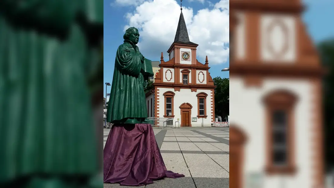 Feier zu 500 Jahre Reformation vor der Kirche