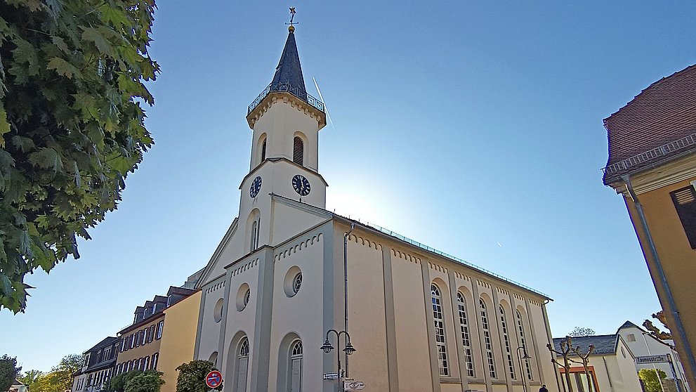 Außenansicht der Hugenottenkirche in Friedrichsdorf.