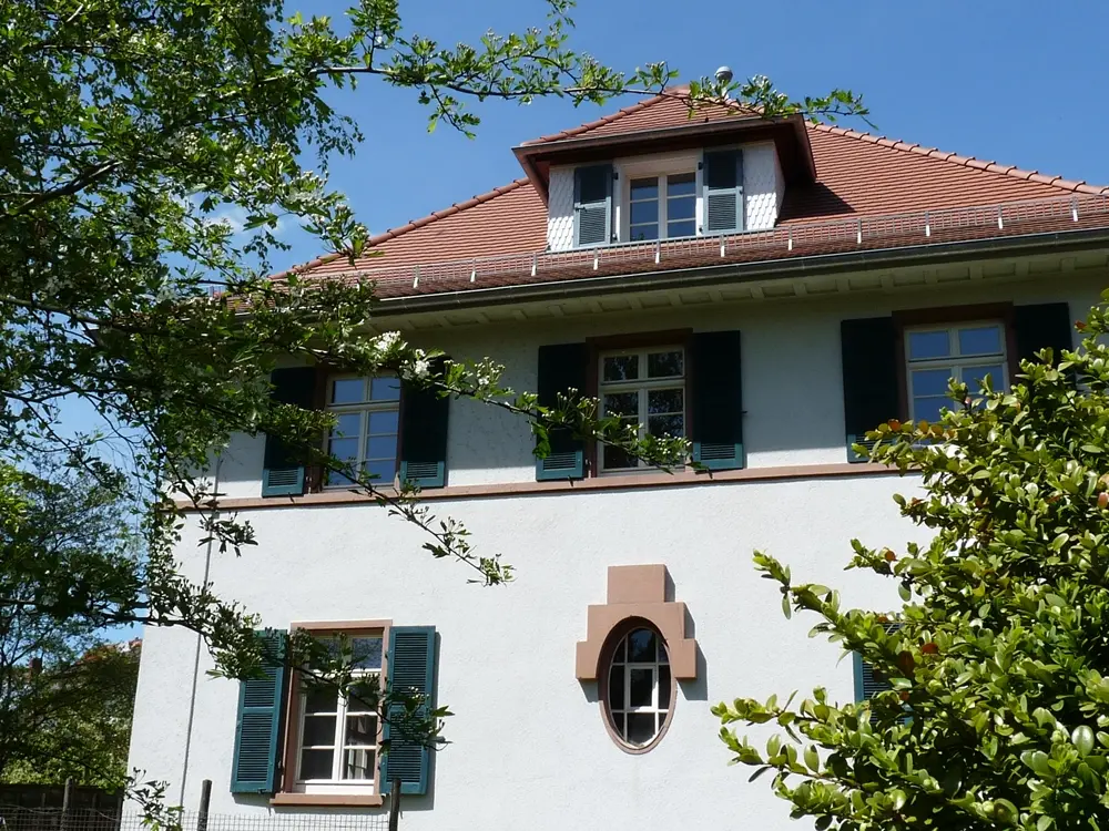 Pfarrhaus: Front mit großer Gaupe