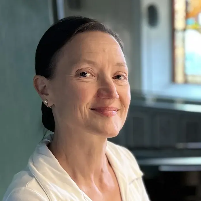 Dr. Katrin Bibiella Dr. Katrin Bibiella an der Ott-Woehl-Orgel in der Niersteiner Martinskirche