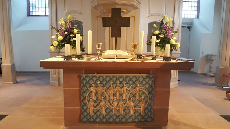 Altar in der evangelischen Kirche Ober-Ramstadt