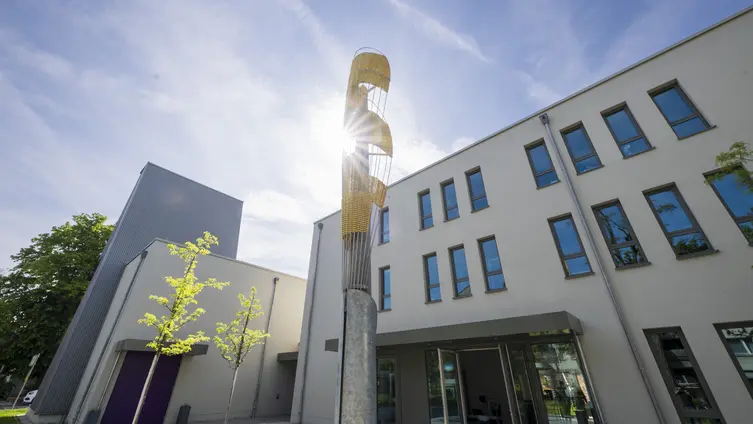 Haupteingang des Zentrum Bildung in Kindheit und Jugend in der Heinrichstraße