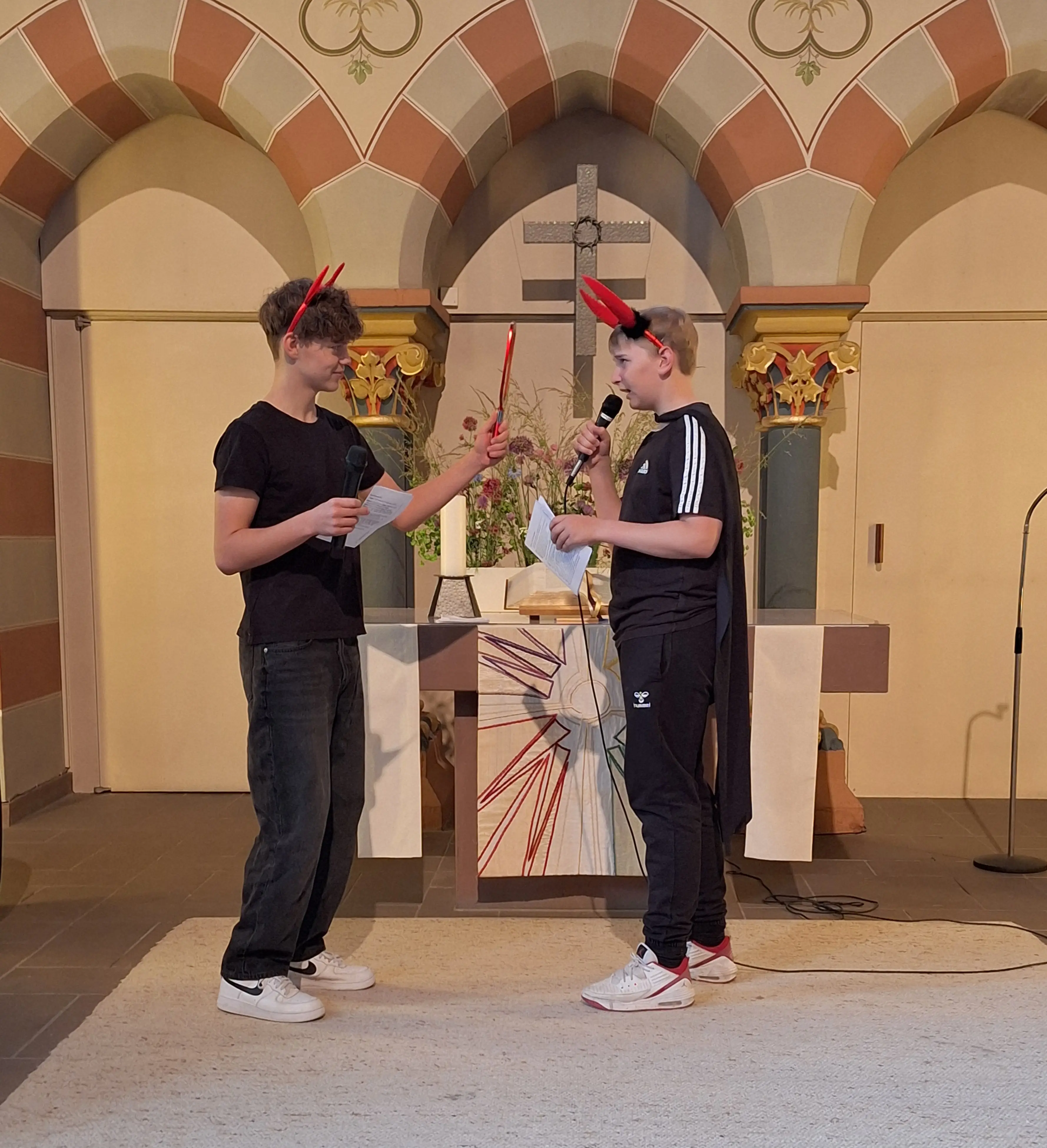 Szene aus dem Vorstellungsgottesdienst „Teufelsspiegel“, Mai 2025