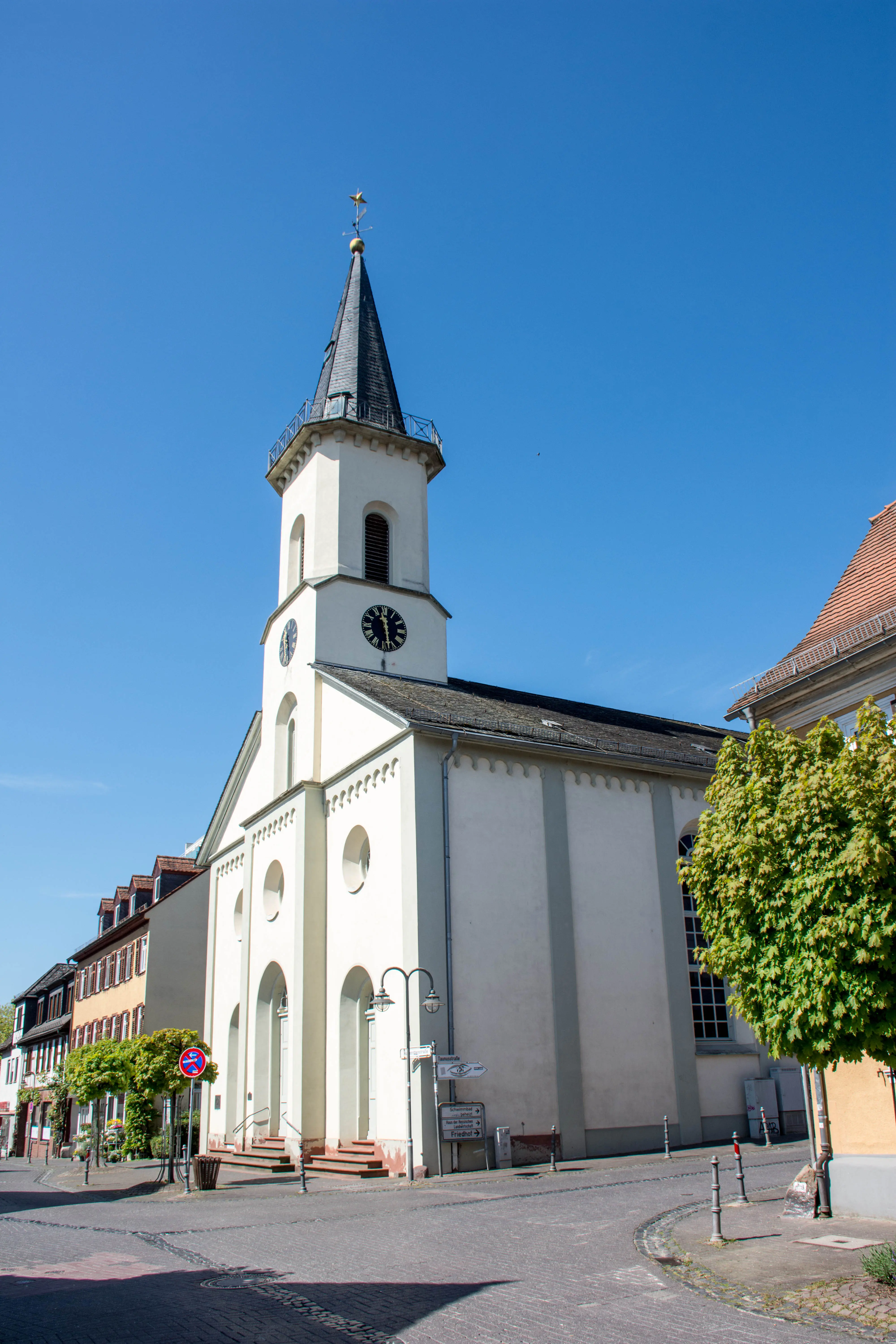 Außenansicht der Hugenottenkirche Friedrichsdorf