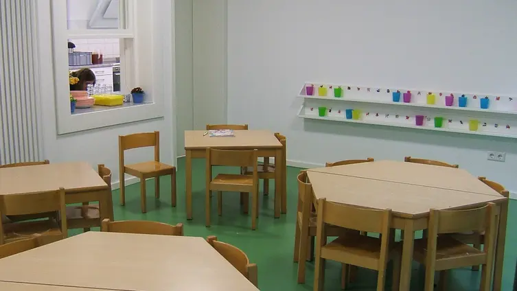 Vor der Küche liegt der Essbereich