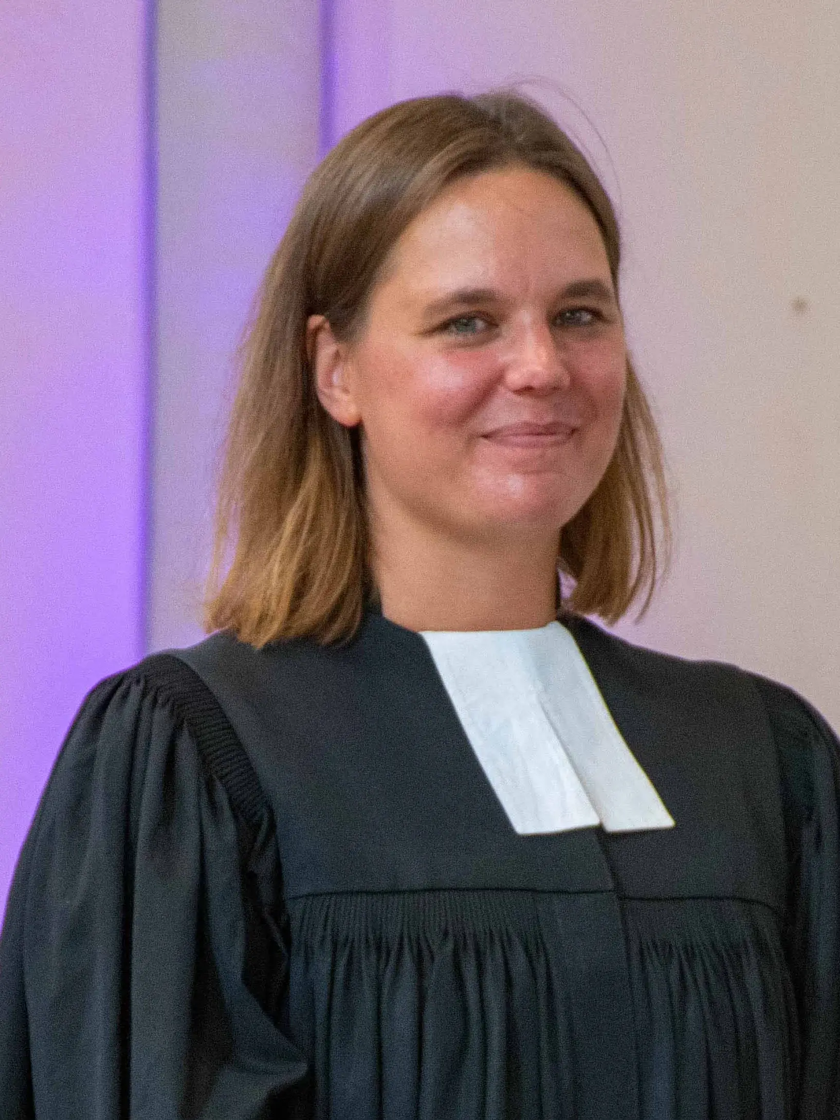 Pfarrerin Nadia Burgdorf bei ihrer Einführung in Seulberg im August 2026