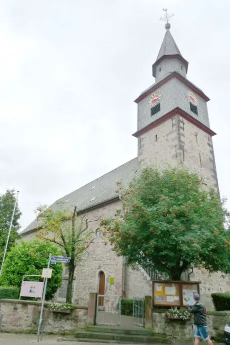 Bild der ev Kirche in Nieder-Erlenbach 